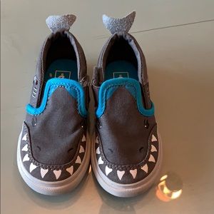 Toddler Boy Shark Vans size 7 toddler